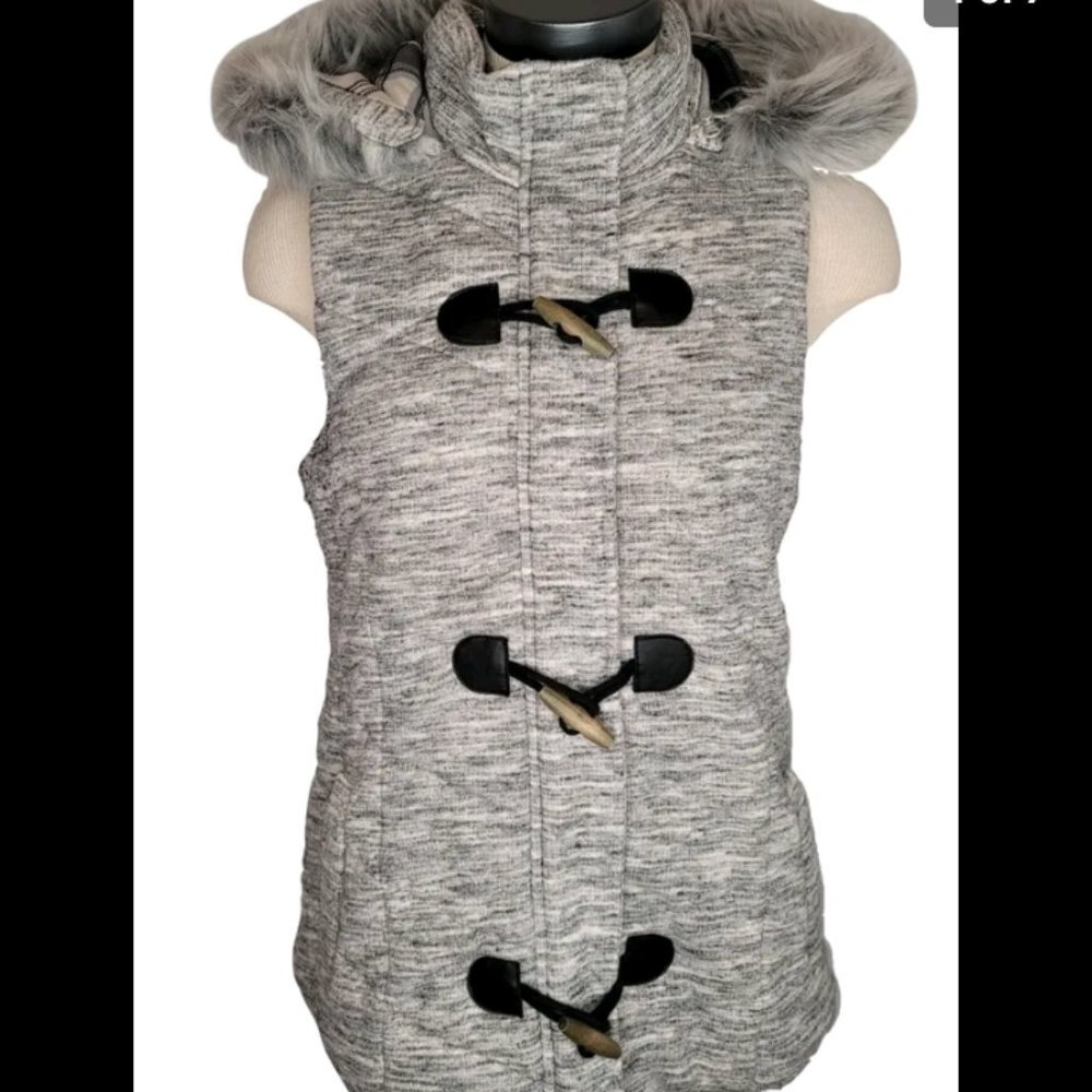 Maurices xs womens heather gray, plaid lined puffer vest, faux hood.